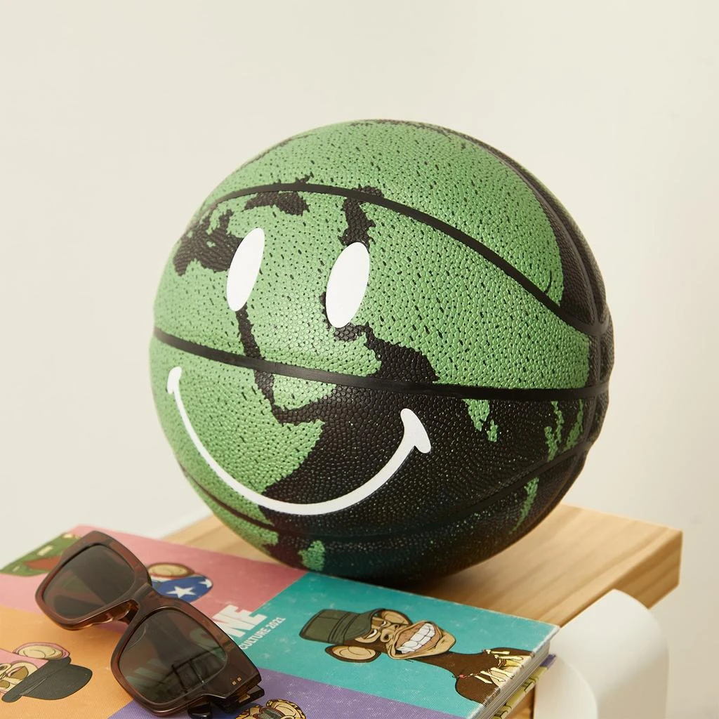 商品MARKET|MARKET Smiley Bitmap Basketball,价格¥551,第4张图片详细描述