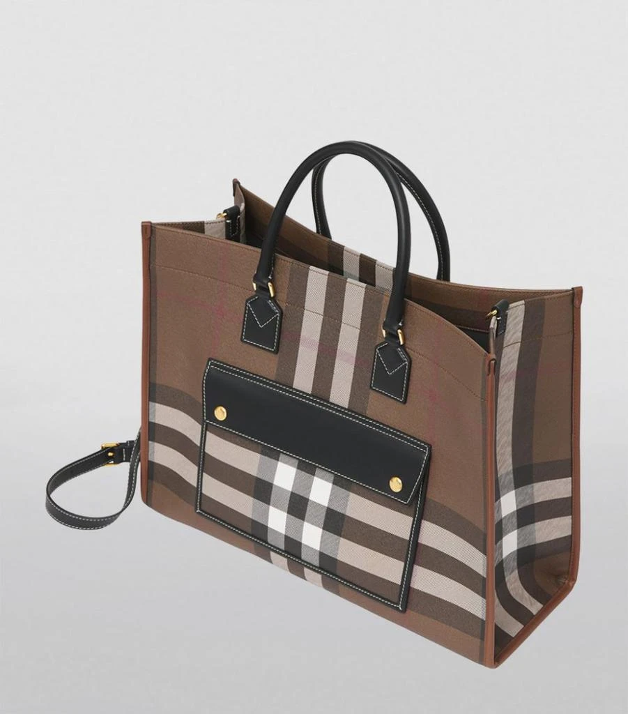 商品Burberry|Medium Check Freya Tote Bag,价格¥14387,第4张图片详细描述