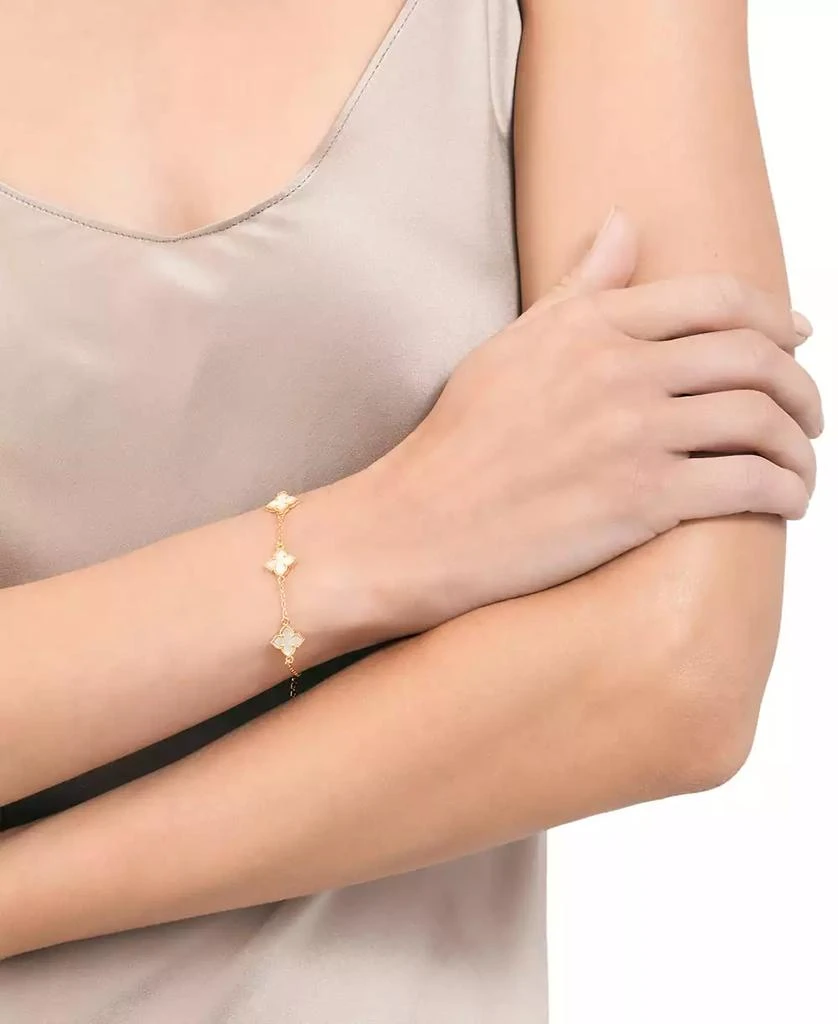 商品ADORNIA|White Mother of Pearl Flower Bracelet,价格¥181,第2张图片详细描述