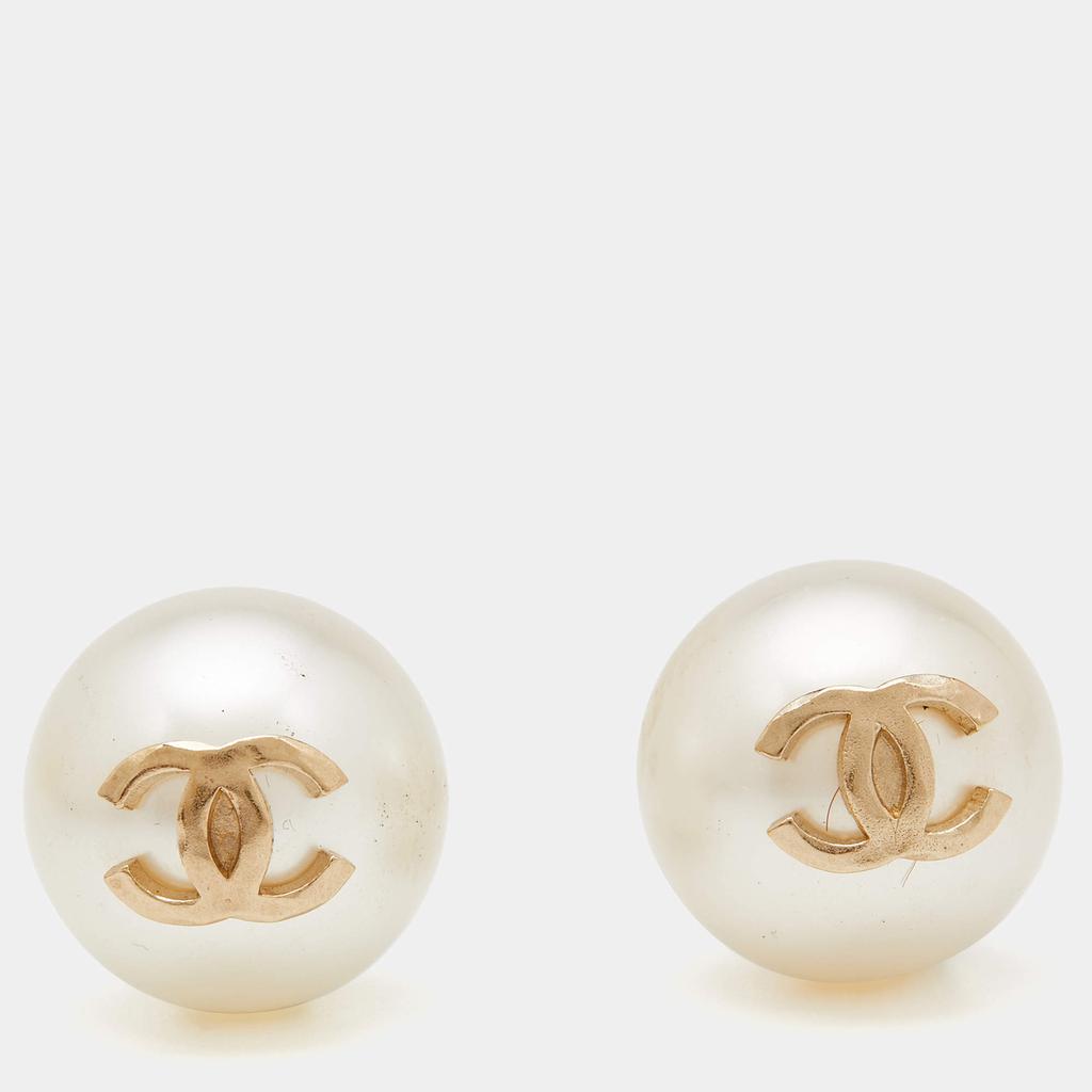 Chanel Gold Tone Large Faux pearl CC Stud Earrings商品第1张图片规格展示