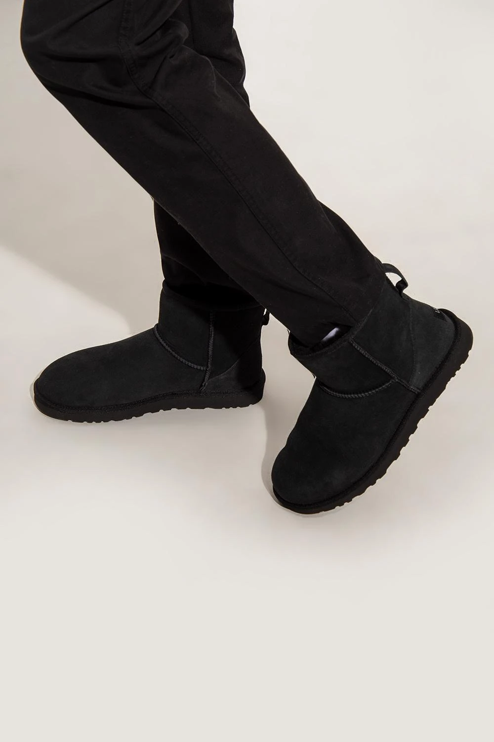 商品【商品预售7天】 UGG|UGG 女士雪地靴 10020720BLK 黑色,价格¥1308,第3张图片详细描述