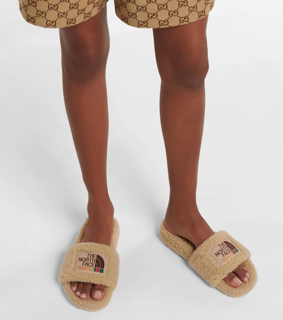 商品Gucci|x The North Face shearling slides,价格¥6182,第4张图片详细描述