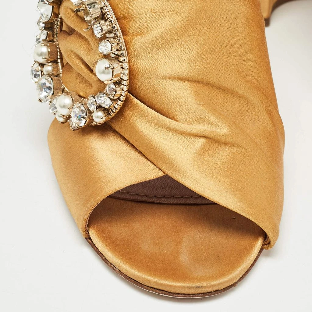 Miu Miu Brown Satin Crystal and Faux Pearl Embellished Brooch Peep Toe Slide Sandals Size 37 商品