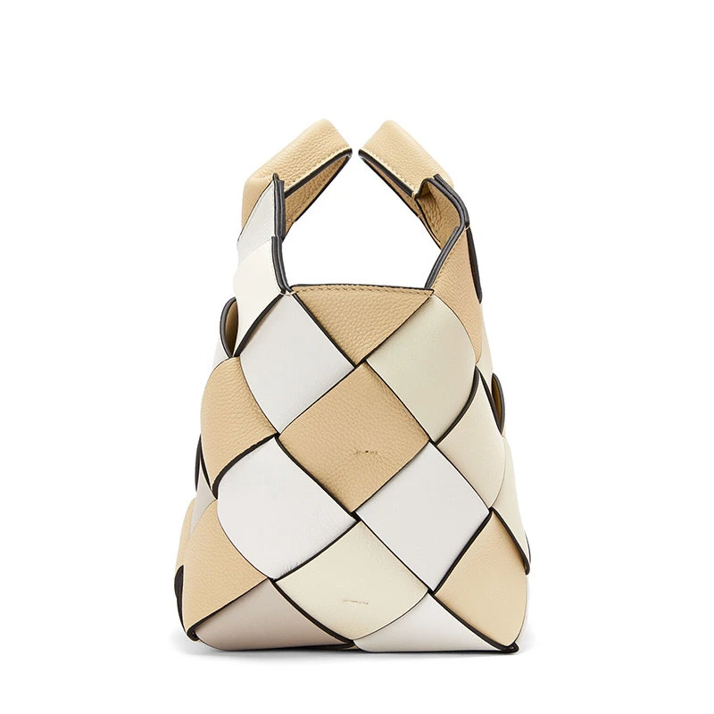 商品Loewe|【预售3-7天】LOEWE/罗意威 22春夏新款Surplus系列 女士小号米色奶油色牛皮革编织单肩手提篮A521T32X20-2156,价格¥14046,第4张图片详细描述
