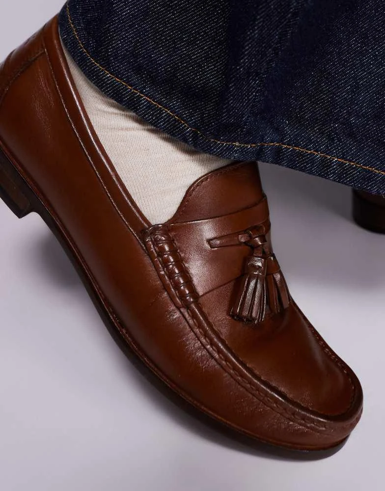 商品WALK LONDON|Walk London Tino tassel loafer in tan leather,价格¥835,第3张图片详细描述
