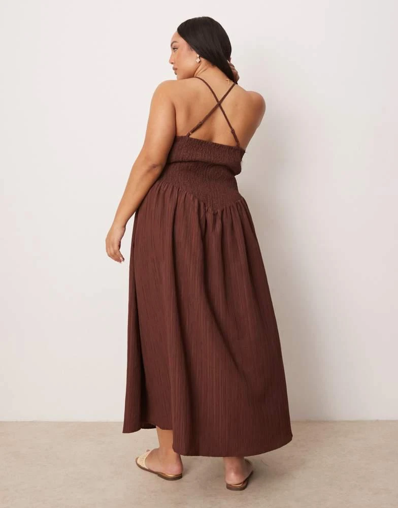 商品ASOS|ASOS DESIGN Curve scoop neck crinkle maxi dress with cross back in chocolate,价格¥335,第3张图片详细描述