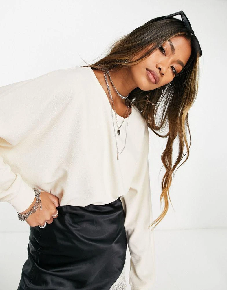 商品VERO MODA|Vero Moda long sleeve batwing top in birch,价格¥175,第1张图片