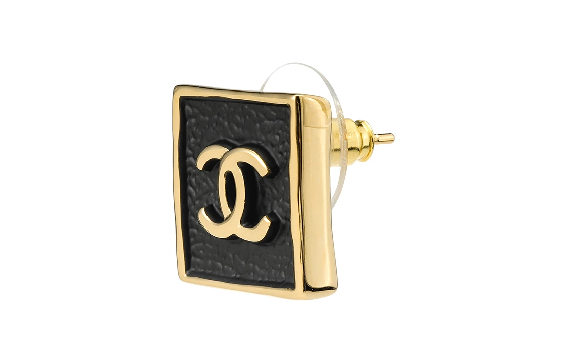 商品[国内直发] Chanel|香奈儿 精致标志图案装饰 耳钉 女款 黑色,价格¥4790,第1张图片