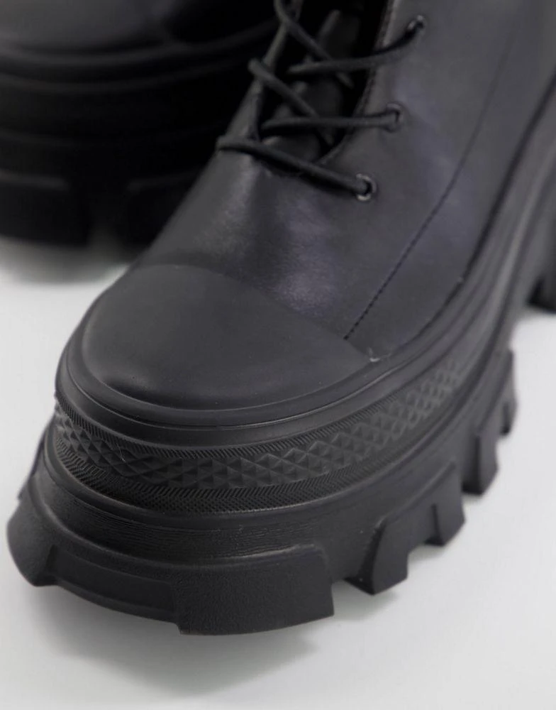 商品Public Desire|Public Desire Man beckett chunky lace up toe cap boots in black,价格¥197,第2张图片详细描述