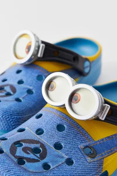 商品Crocs|Crocs Despicable Me Minions Classic Clog,价格¥395,第3张图片详细描述