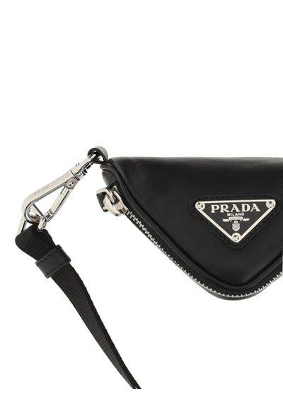 商品Prada|Prada Logo Plaque Triangular Zipped Pouch,价格¥3900,第3张图片详细描述