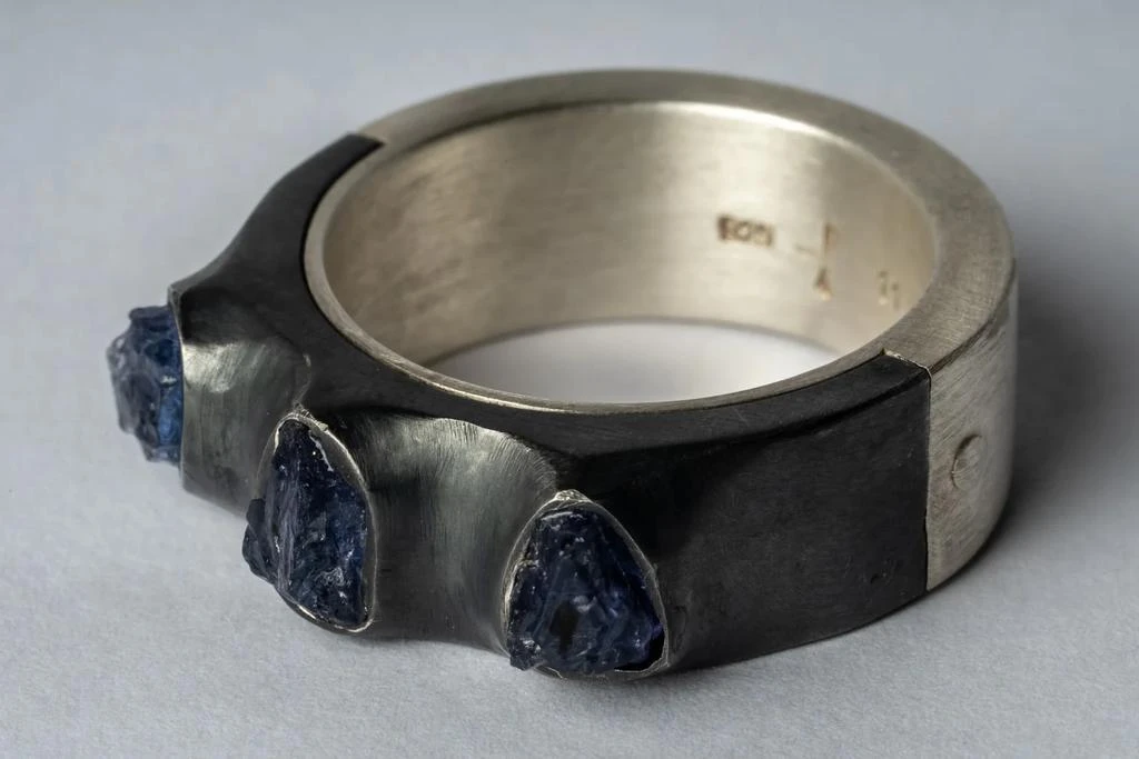 商品PARTS OF FOUR|PARTS OF FOUR SISTEMA RING (TERRESTRIAL SURFACED, 3 TANZANITES, 9MM, MA+KA+TAN),价格¥5548,第1张图片