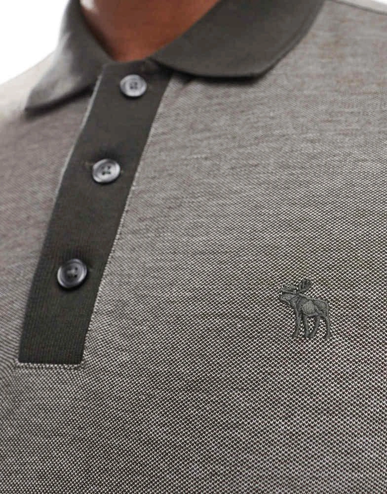 商品Abercrombie & Fitch|Abercrombie & Fitch chic icon logo texture polo in charcoal,价格¥265,第3张图片详细描述