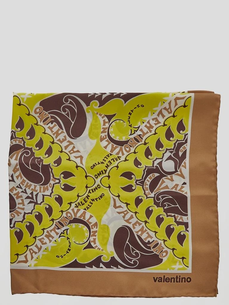 商品Valentino|Valentino Manifesto Bandana Foulard Logo Printed Scarf,价格¥2694,第1张图片