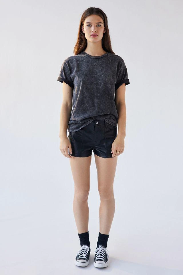 商品BDG|BDG Faux Leather Low-Rise Short,价格¥153,第3张图片详细描述