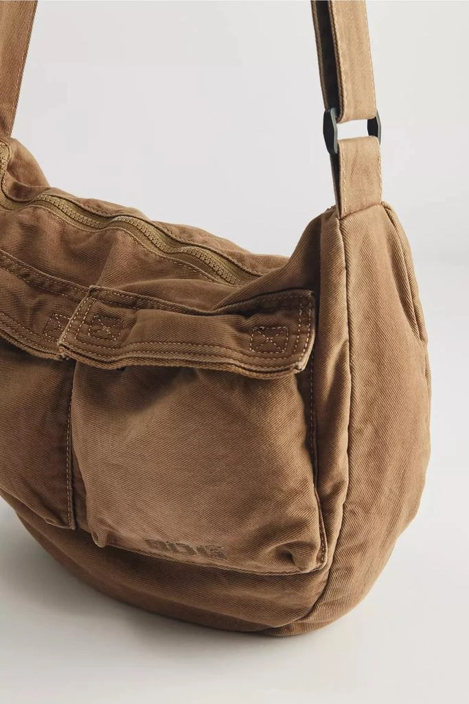 商品BDG|BDG Acid Wash Cargo Crossbody Bag,价格¥307,第3张图片详细描述