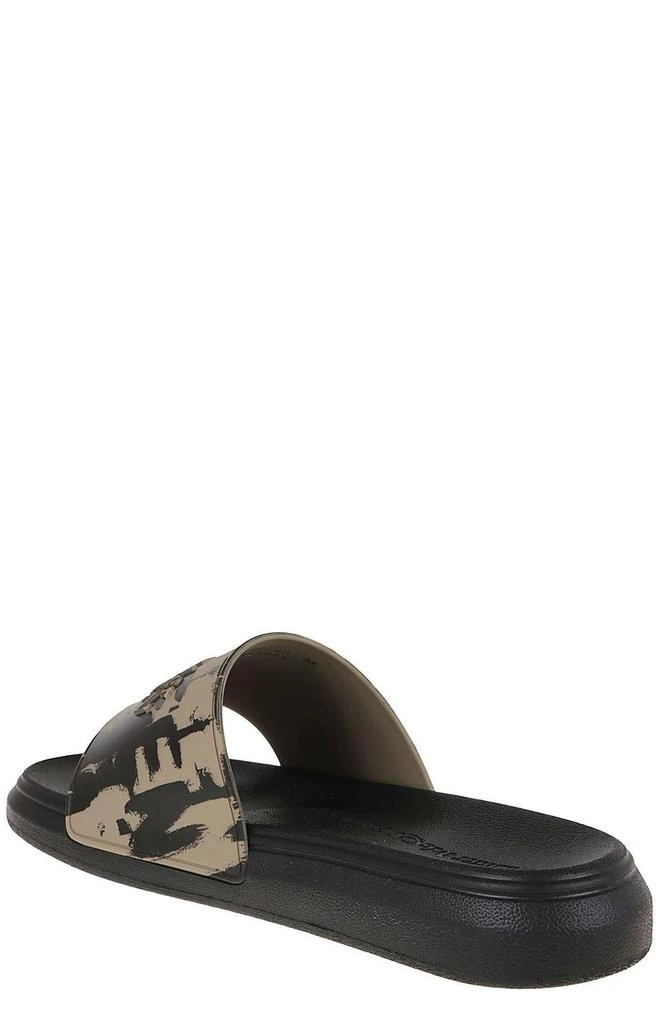 商品Alexander McQueen|Alexander McQueen Graffiti Printed Slip-On Slides,价格¥1953,第3张图片详细描述