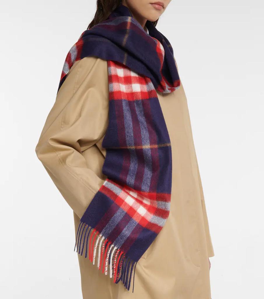 商品Burberry|格纹羊绒围巾,价格¥3883,第5张图片详细描述