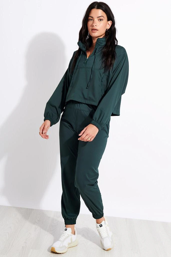 商品Girlfriend Collective|Hummingbird Half Zip Windbreaker - Moss,价格¥807,第2张图片详细描述