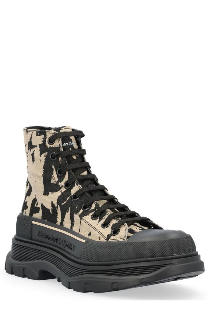 商品Alexander McQueen|Alexander McQueen Graffiti Printed Tread Slick Sneakers,价格¥4104,第2张图片详细描述