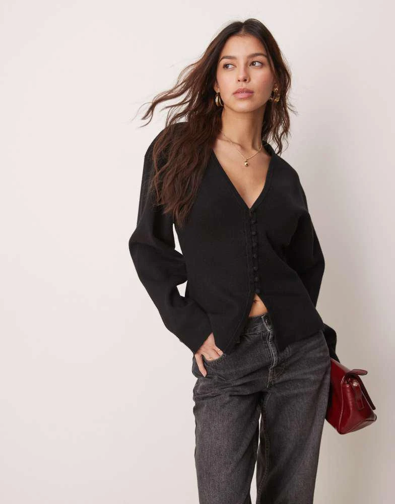 商品GINA TRICOT|Gina Tricot sculpt shaped knit button up cardigan in black,价格¥400,第1张图片