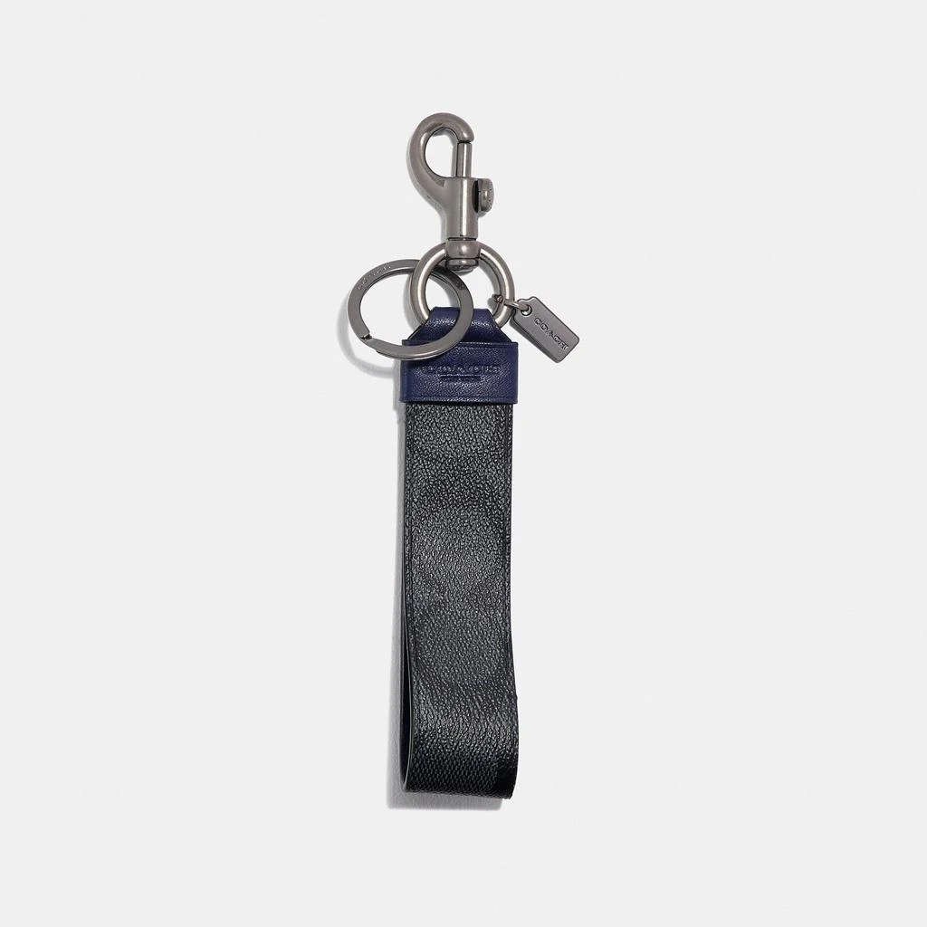 商品Coach|Coach Outlet Large Loop Key Fob In Signature Canvas,价格¥236,第2张图片详细描述