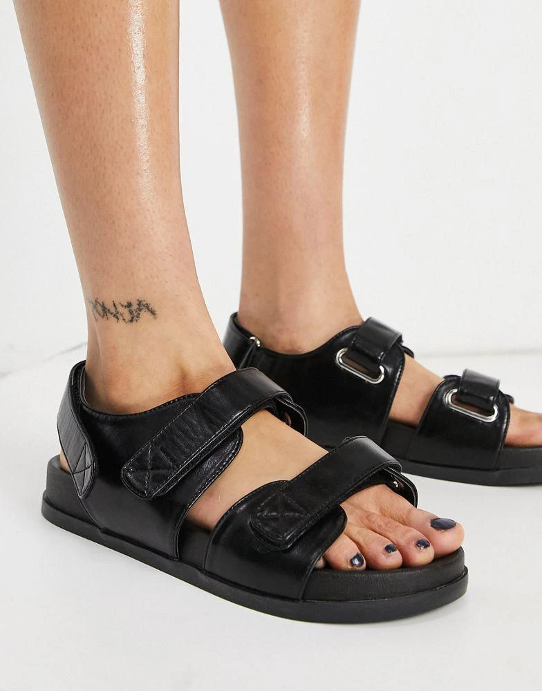 商品ASOS|ASOS DESIGN Wide Fit Factually sporty sandals in black,价格¥67,第2张图片详细描述