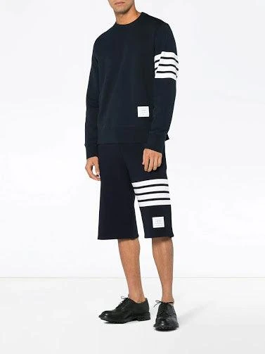 商品Thom Browne|THOM BROWNE MEN CLASSIC SWEAT SHORTS WITH ENGINEERED 4 BAR STRIPES IN CLASSIC LOOP BACK,价格¥5625,第3张图片详细描述