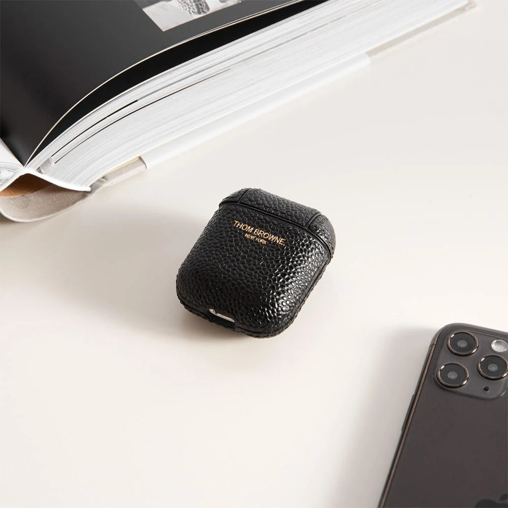 商品Thom Browne|Thom Browne Leather Airpods Holder,价格¥1246,第4张图片详细描述