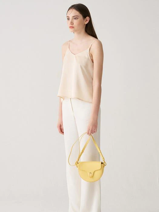 商品Coccinelle|Beat Mignon Halfmoon Bag_7 Color,价格¥2447,第4张图片详细描述