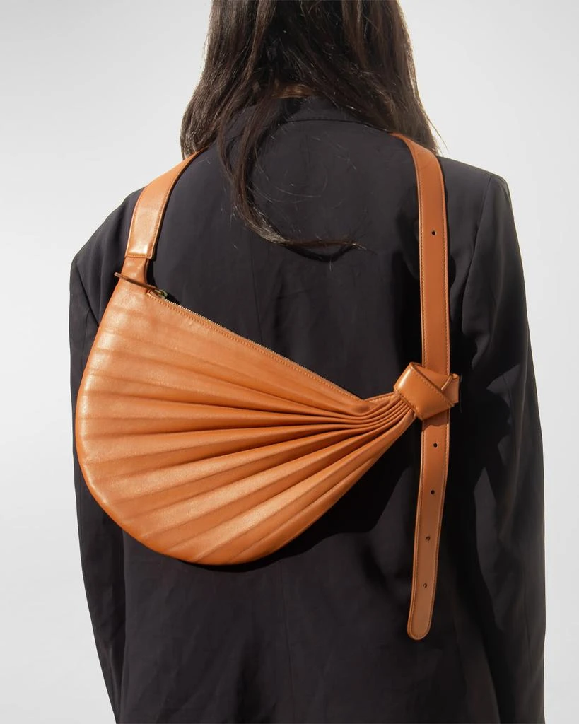 商品Sabrina Zeng|Chiaroscuro Pleated Hammock Sling Bag,价格¥2702,第4张图片详细描述