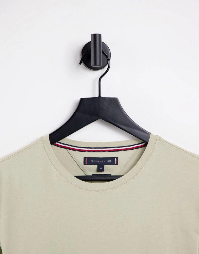 商品Tommy Hilfiger|Tommy Hilfiger flag logo stretch slim fit t-shirt in stone,价格¥201,第3张图片详细描述