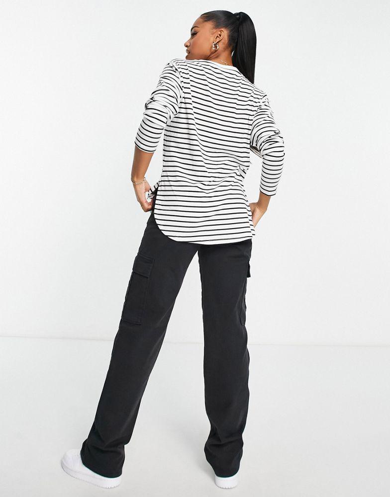 Urban Revivo relaxed fit long sleeved stripe t-shirt in white商品第2张图片规格展示