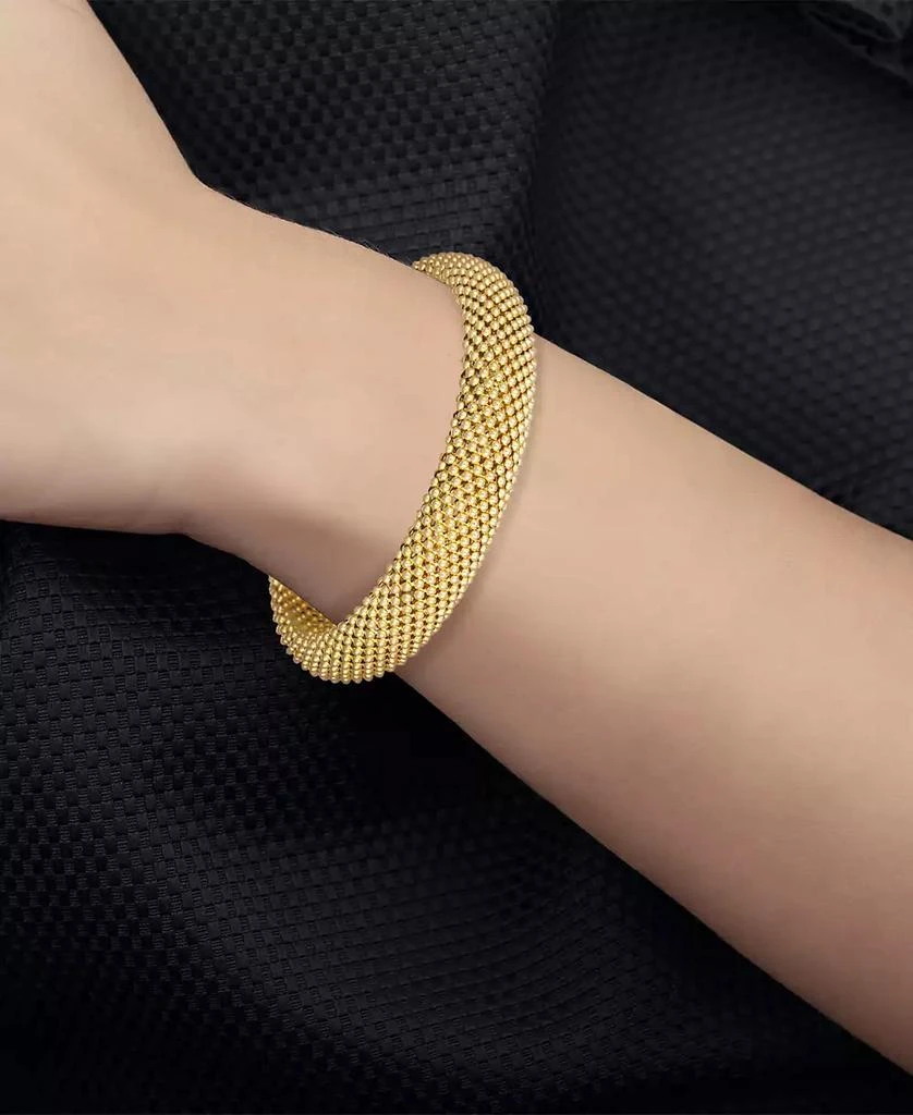 商品Italian Gold|Mesh Bangle Bracelet in 14k Gold over Sterling Silver,价格¥5202,第2张图片详细描述