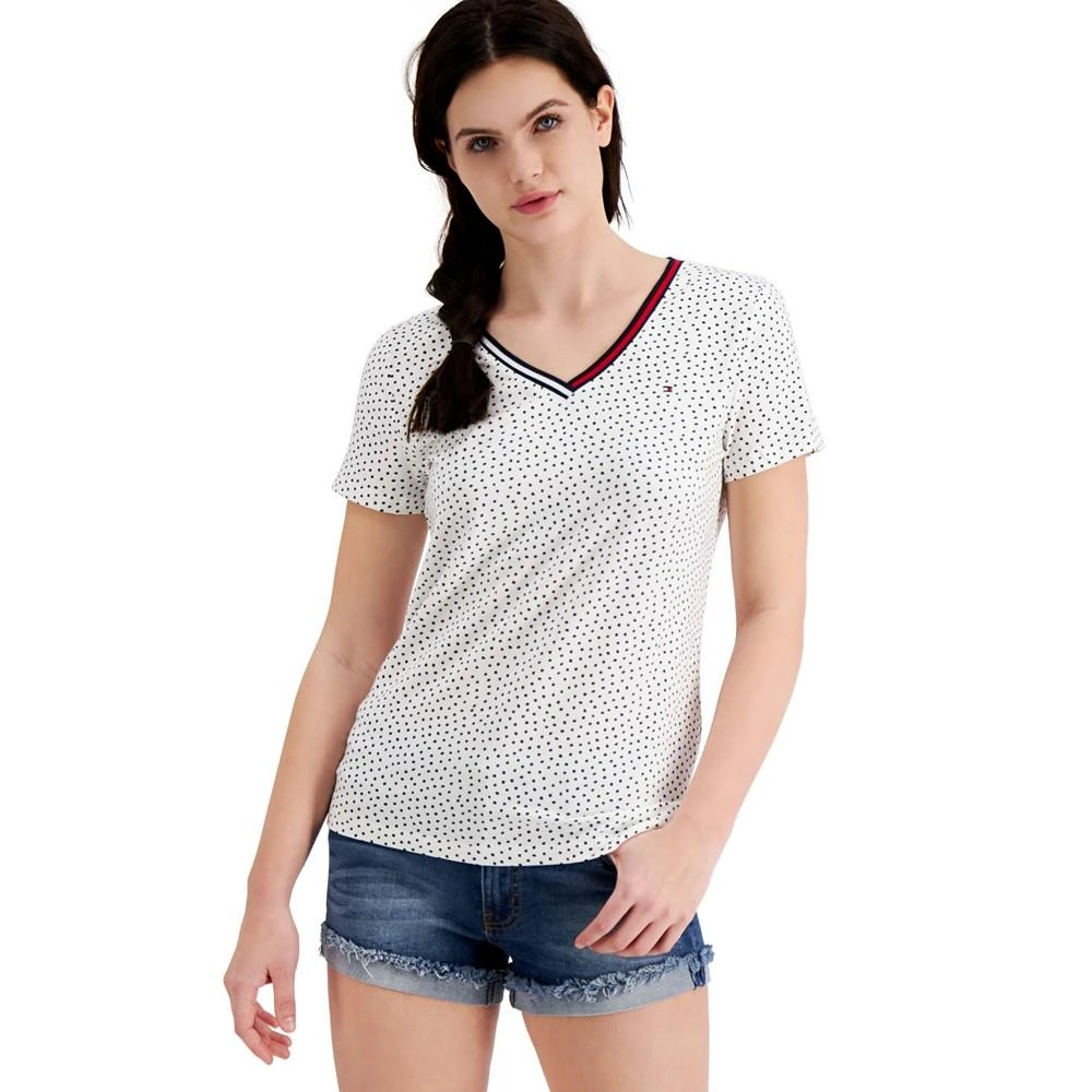 商品Tommy Hilfiger|Women's Polka Dot Printed V-Neck T-Shirt,价格¥185,第1张图片