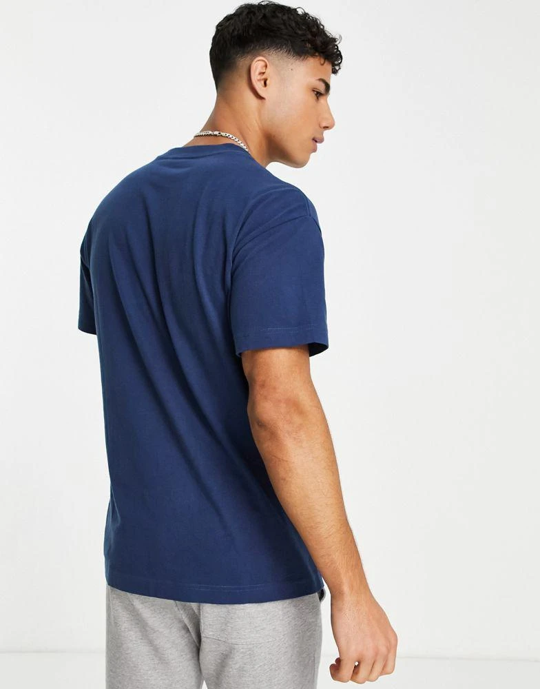 商品Abercrombie & Fitch|Abercrombie & Fitch cross chest logo relaxed fit t-shirt in navy,价格¥146,第2张图片详细描述