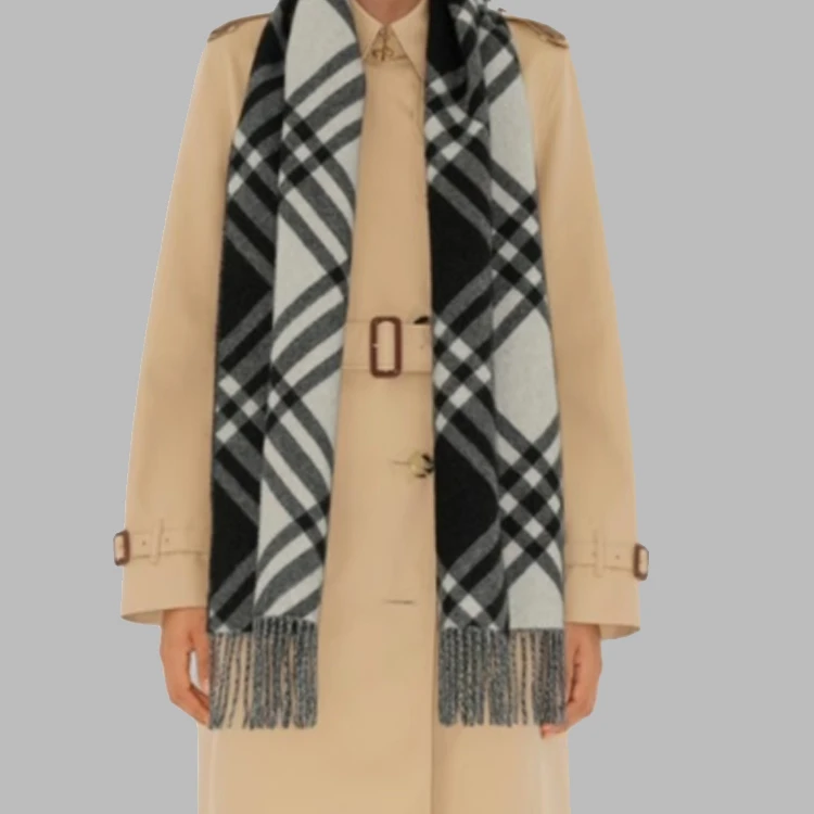 商品[国内直发] Burberry|[预售3天]博柏利 Logo标识 羊绒 绒线围巾 男女同款情侣款 黑色,价格¥4083,第9张图片详细描述