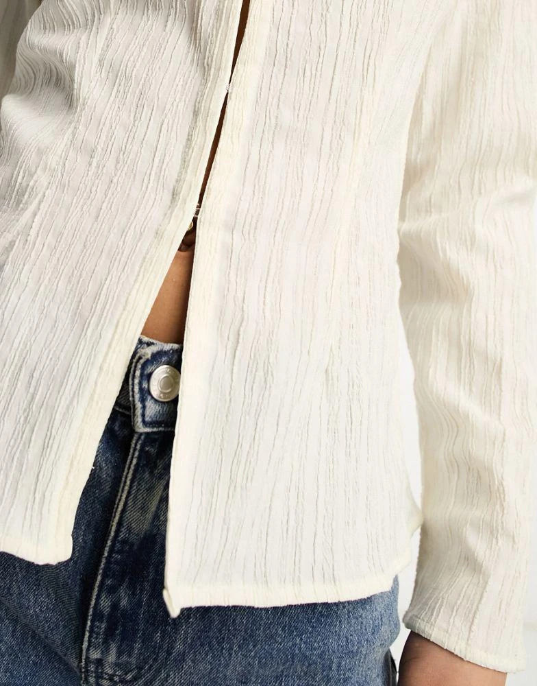 商品Monki|Monki textured hook and eye collared blouse in beige,价格¥231,第3张图片详细描述
