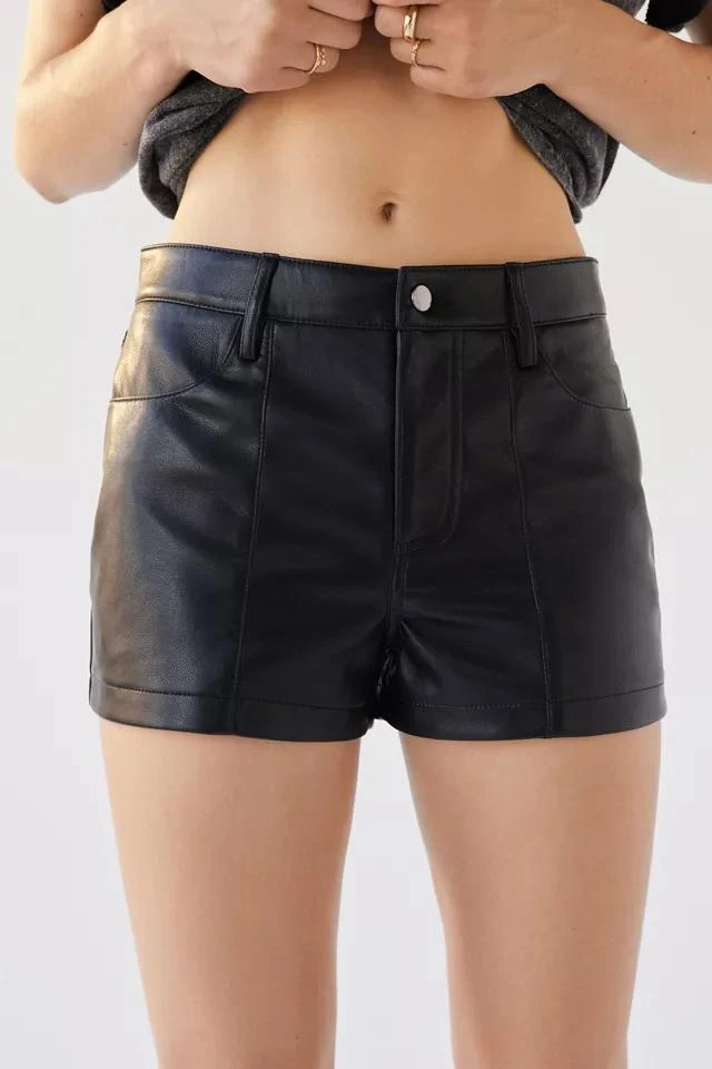 商品BDG|BDG Faux Leather Low-Rise Short,价格¥153,第2张图片详细描述