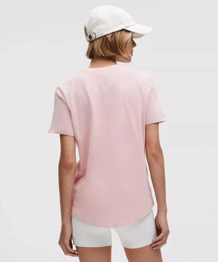 Love Curved-Hem Crewneck T-Shirt 商品