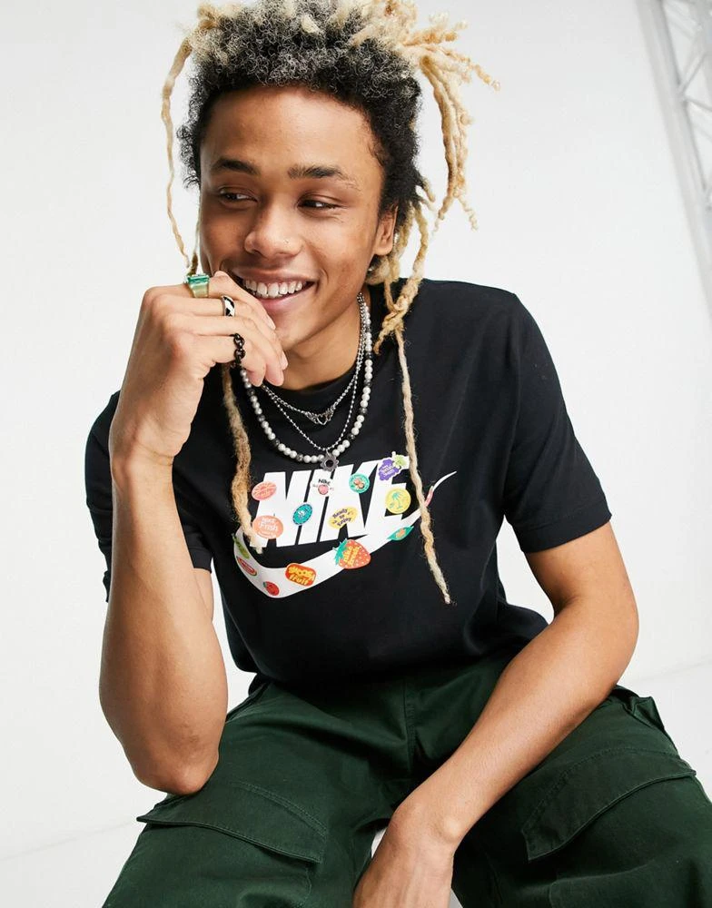 商品NIKE|Nike 'Certified Fresh' fruit sticker chest print t-shirt in black,价格¥129,第4张图片详细描述