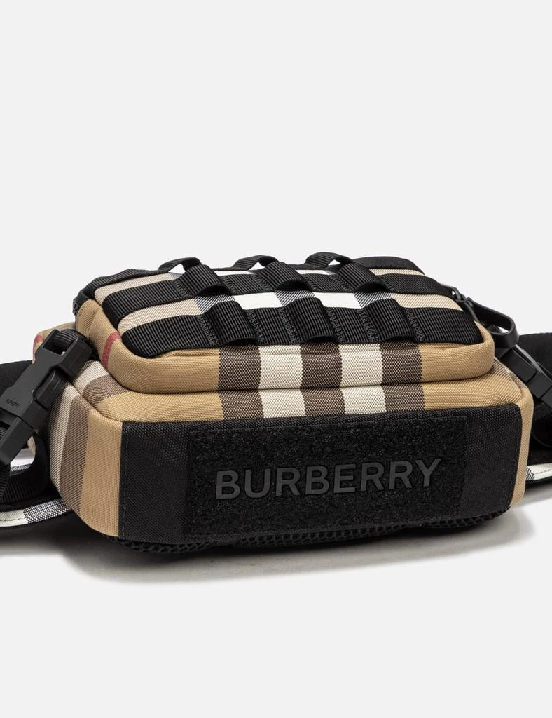 商品Burberry|Exaggerated Check Paddy Belt Bag,价格¥10421,第5张图片详细描述