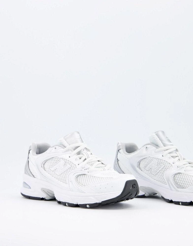 商品New Balance|New Balance 530 metallic trainers in white,价格¥949,第2张图片详细描述