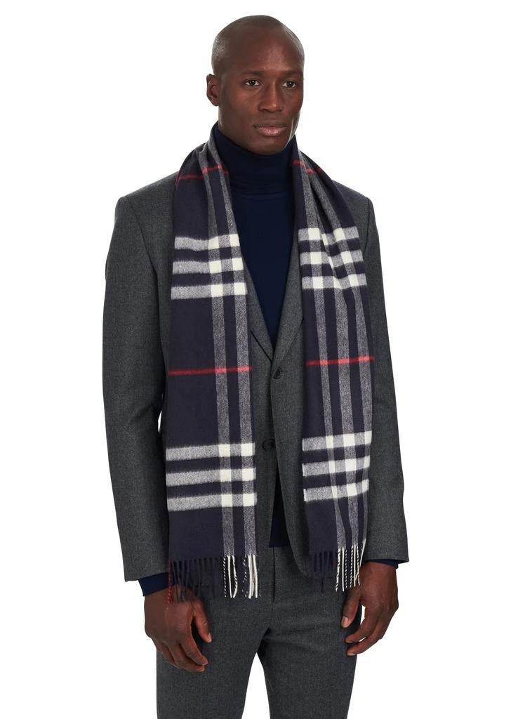 商品Burberry|经典格纹山羊绒围巾,价格¥4579,第2张图片详细描述