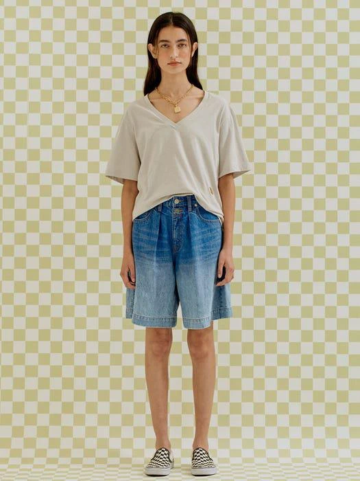 商品A.T.CORNER|Essential V Neck T-Shirt (Light Beige),价格¥342,第1张图片