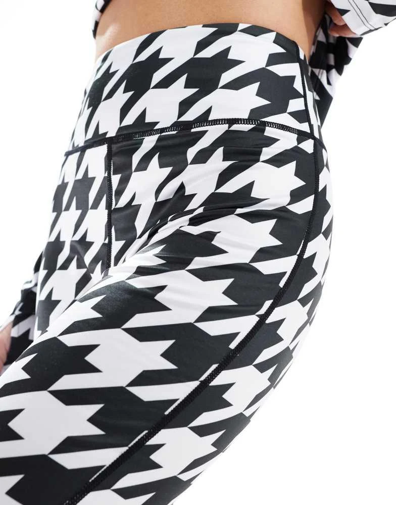商品South Beach|South Beach Base layer leggings in monochrome,价格¥240,第3张图片详细描述