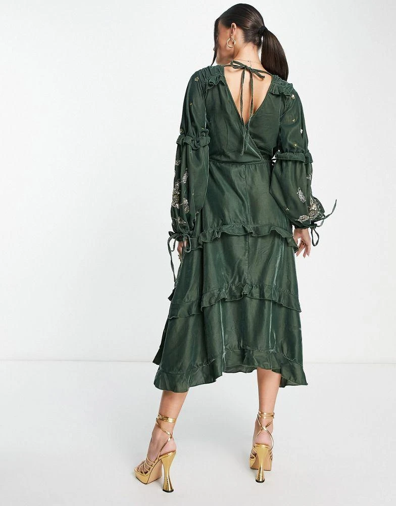 商品ASOS|ASOS DESIGN ruched tiered midi dress in velvet with floral embellishment detail in green,价格¥988,第2张图片详细描述