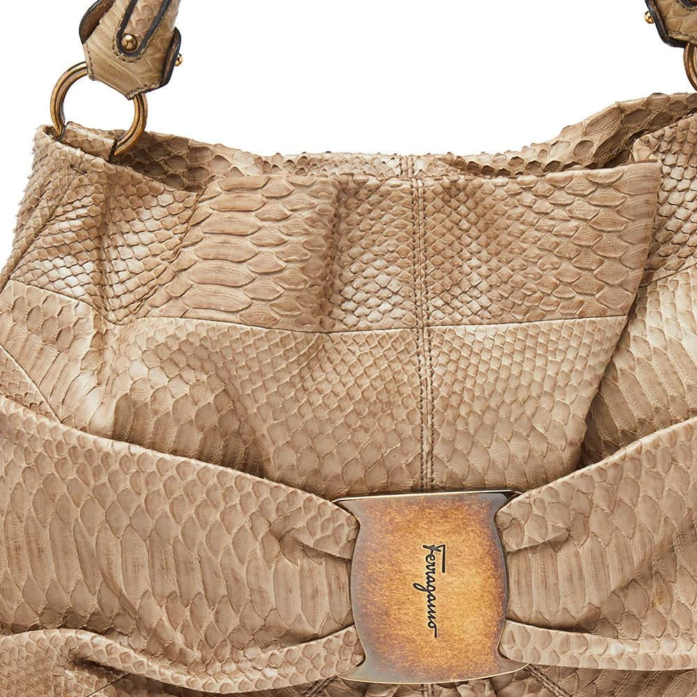 商品[二手商品] Salvatore Ferragamo|Salvatore Ferragamo Beige Python Leather Miss Vara Denise Hobo,价格¥3592,第5张图片详细描述