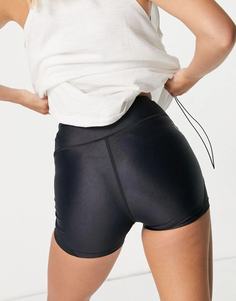 商品Under Armour|Under Armour Training Iso Chill booty shorts in black,价格¥195,第2张图片详细描述
