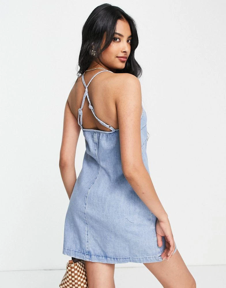 商品Topshop|Topshop 90s strappy denim dress in bleach,价格¥215,第4张图片详细描述
